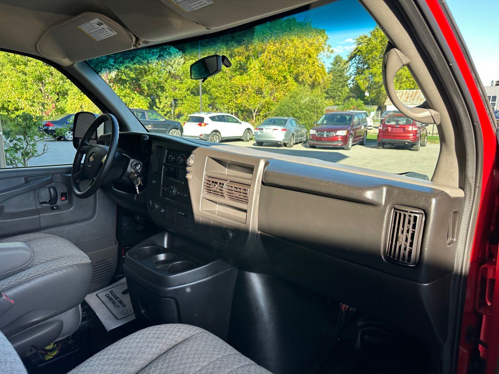 2014 Chevrolet Express Image 16