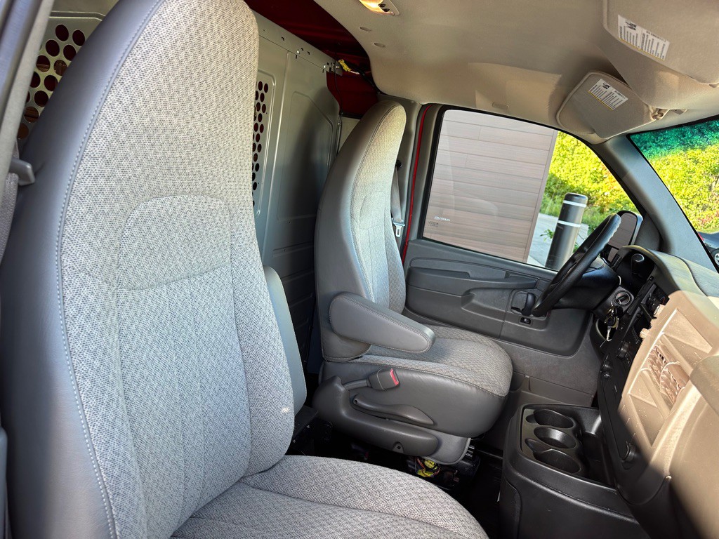2014 Chevrolet Express Image 17
