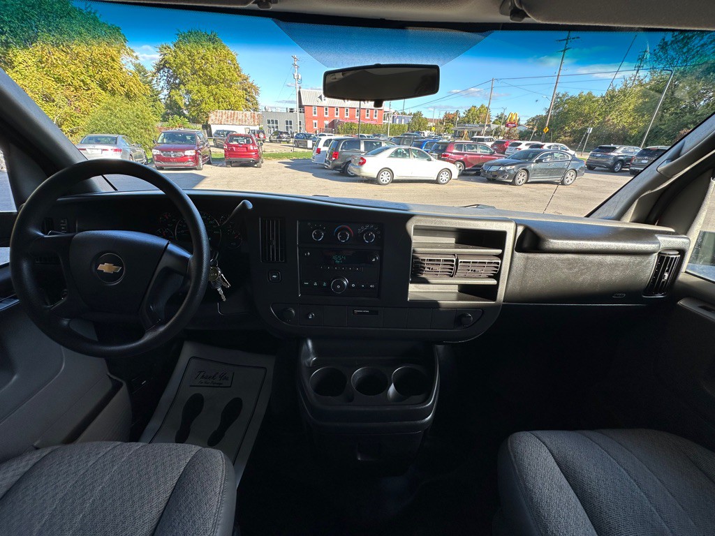 2014 Chevrolet Express Image 18