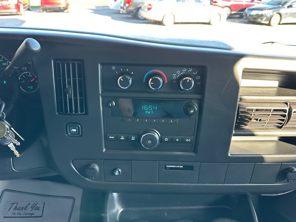 2014 Chevrolet Express Image 21