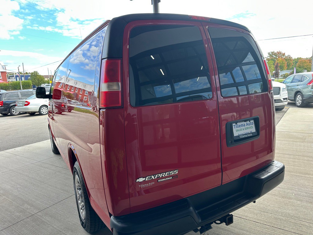 2014 Chevrolet Express Image 5