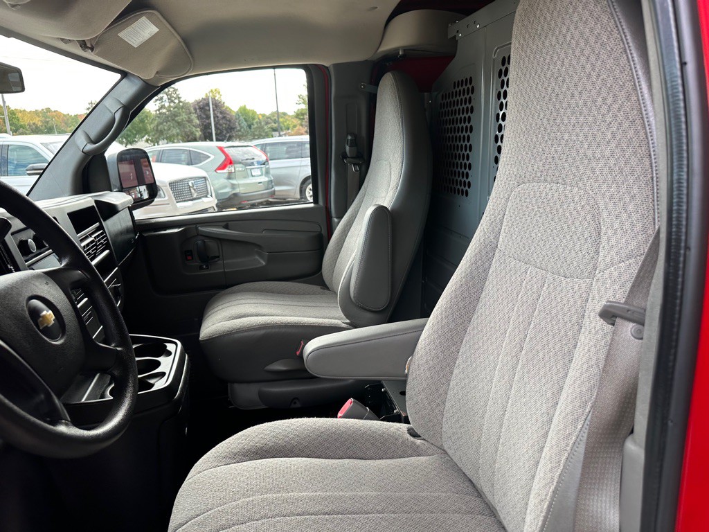 2014 Chevrolet Express Image 10