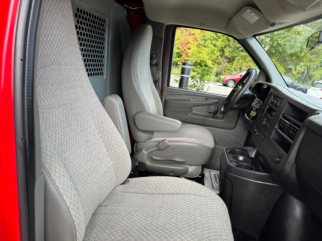2014 Chevrolet Express Image 15