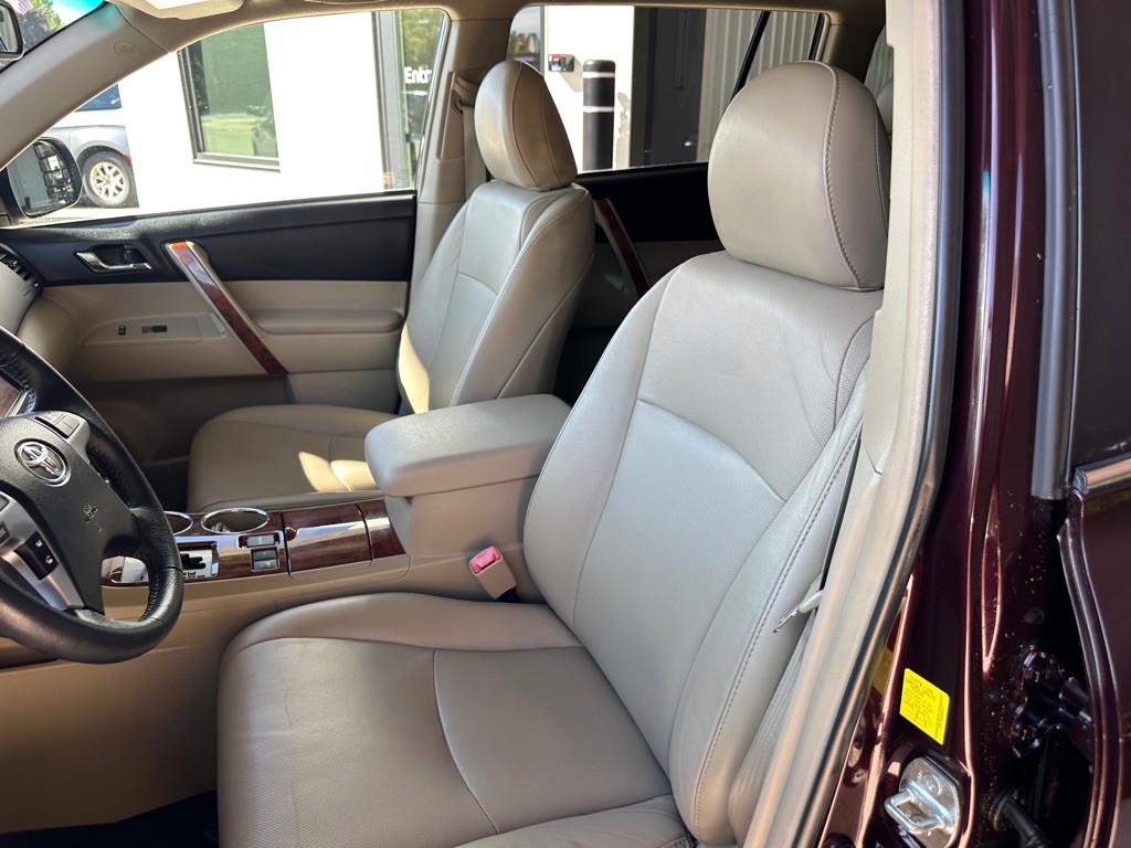2011 Toyota Highlander Image 10