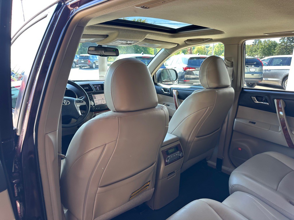 2011 Toyota Highlander Image 11
