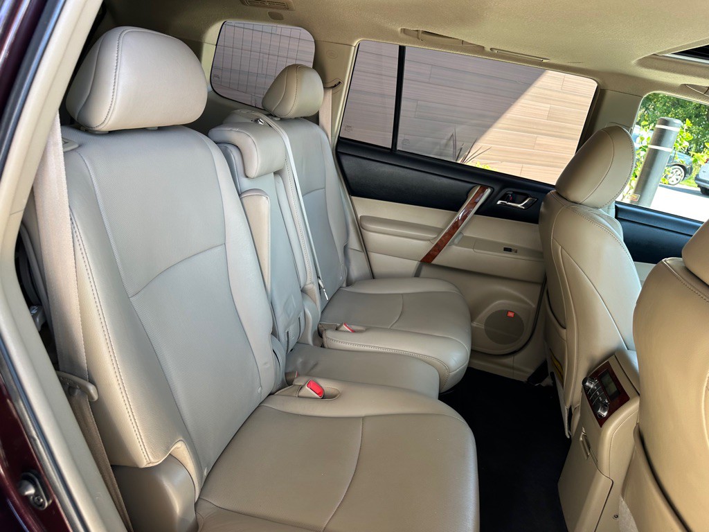 2011 Toyota Highlander Image 16