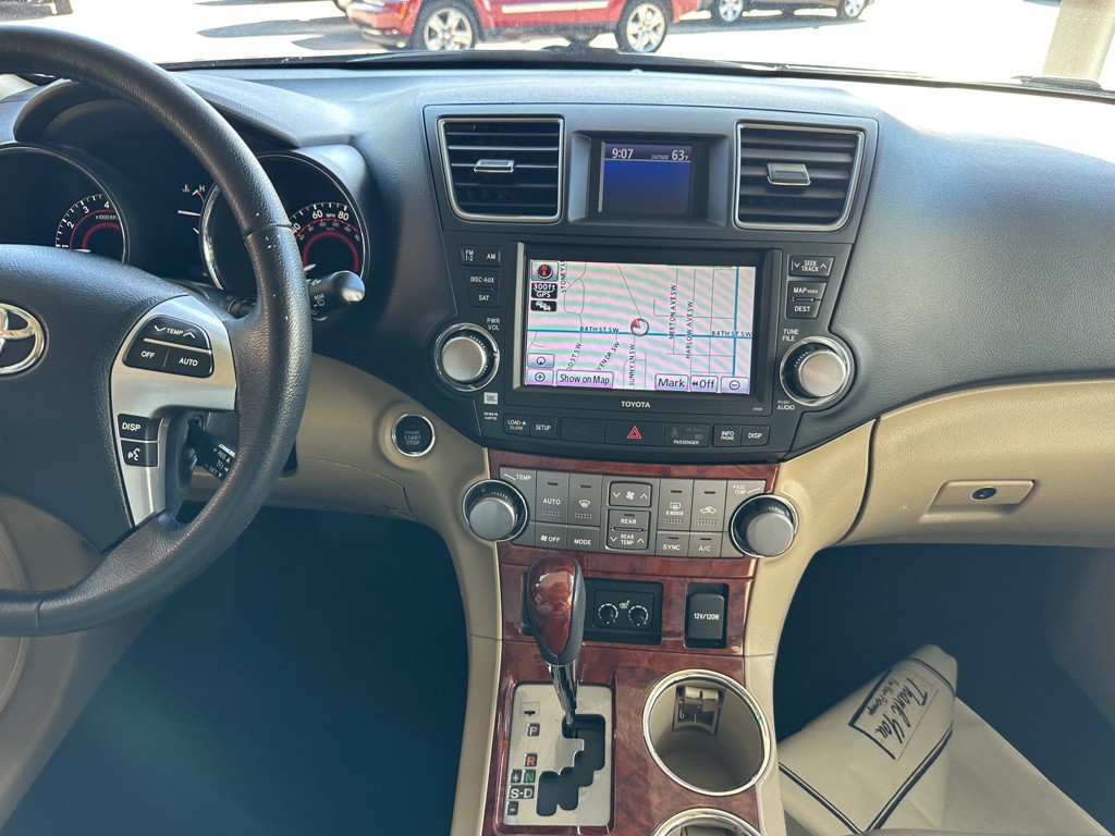 2011 Toyota Highlander Image 24