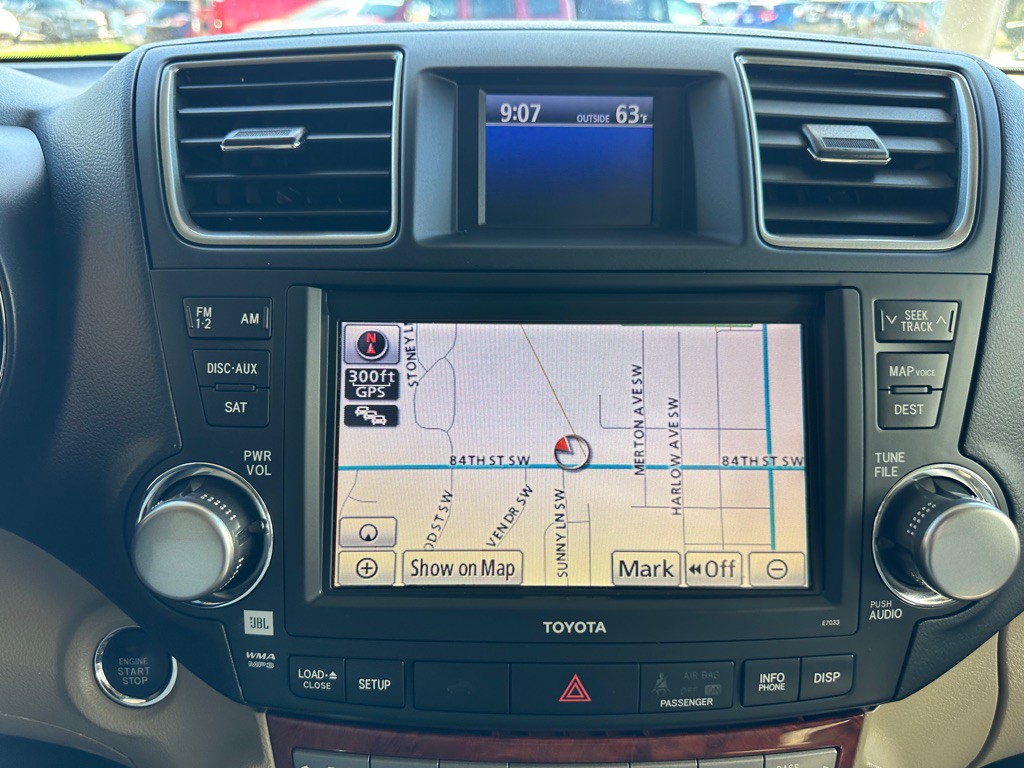 2011 Toyota Highlander Image 25