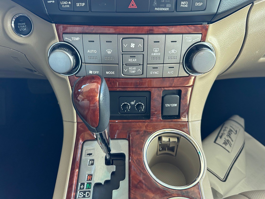 2011 Toyota Highlander Image 26