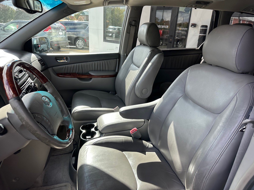 2005 Toyota Sienna Image 8