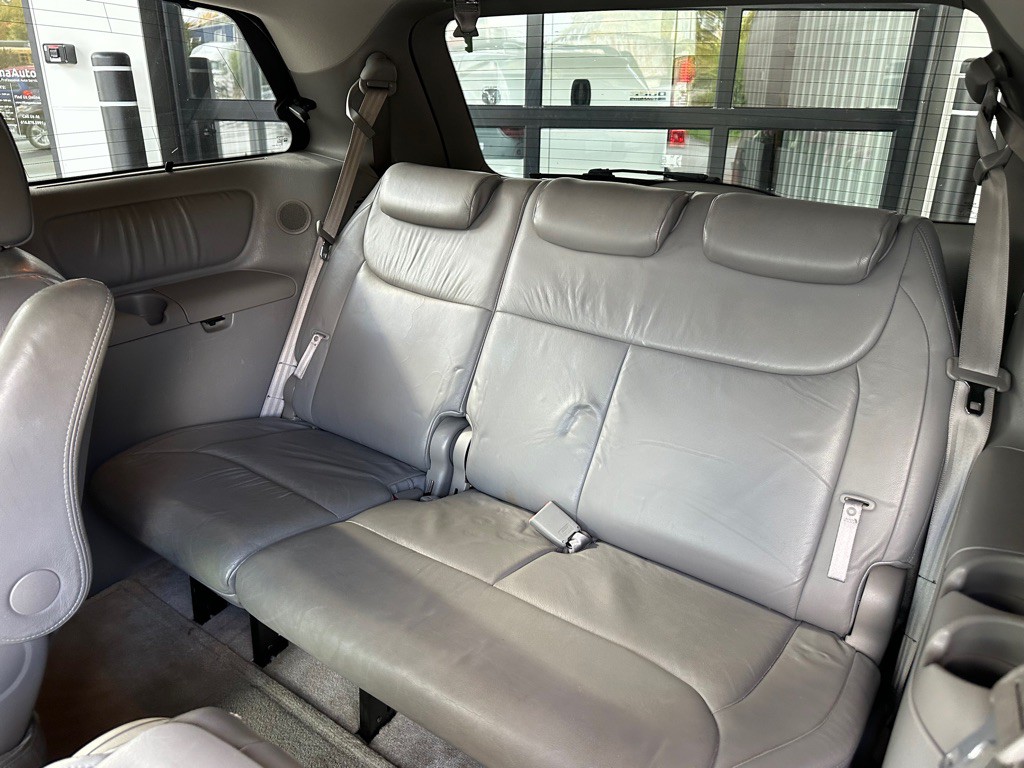 2005 Toyota Sienna Image 11