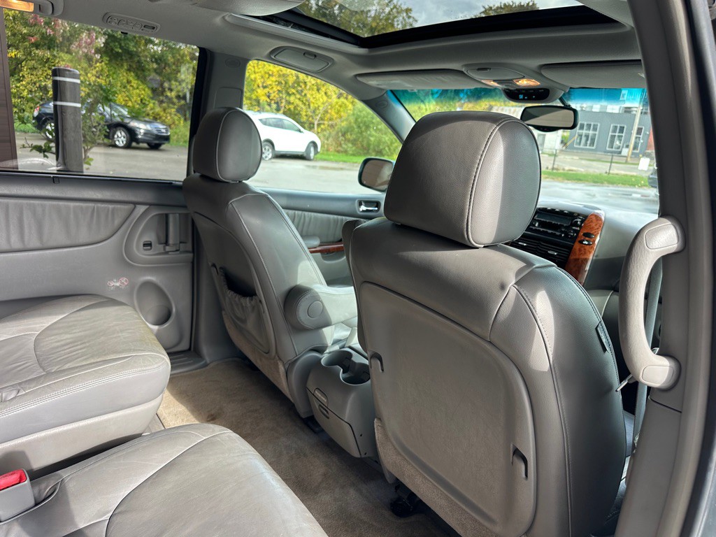 2005 Toyota Sienna Image 13