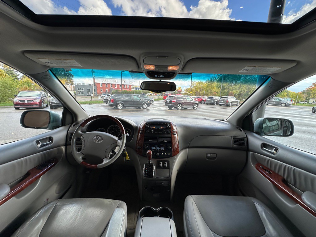 2005 Toyota Sienna Image 18