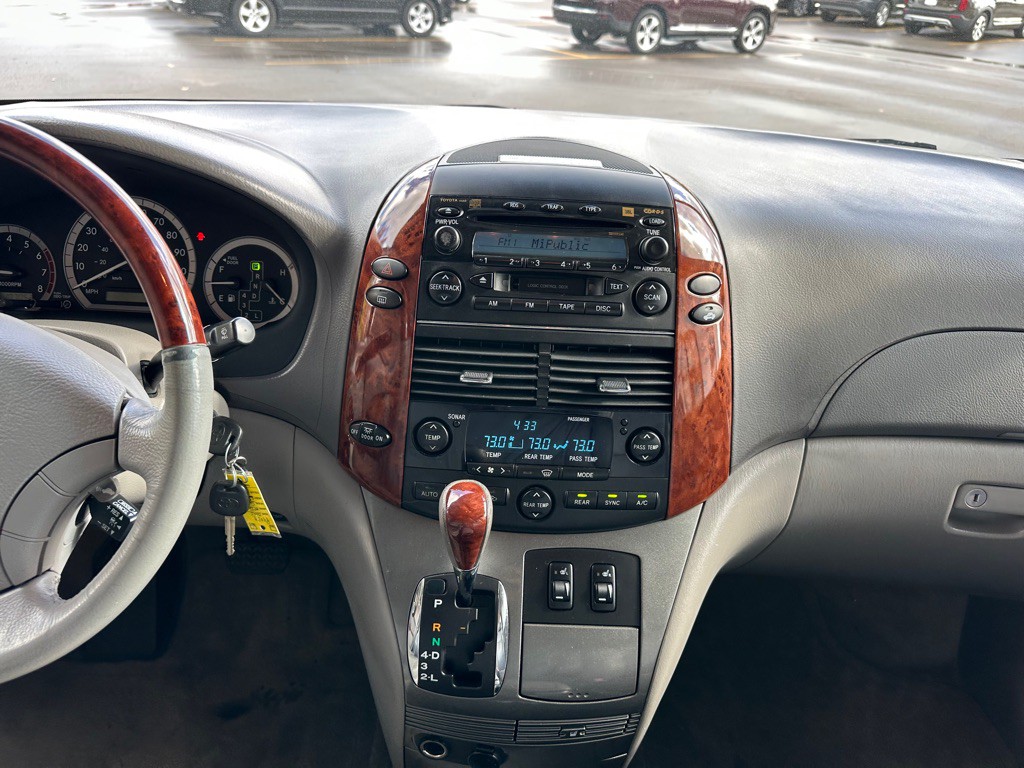 2005 Toyota Sienna Image 23