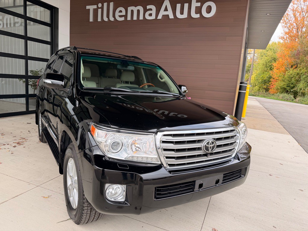 2015 Toyota Land Cruiser Image 1