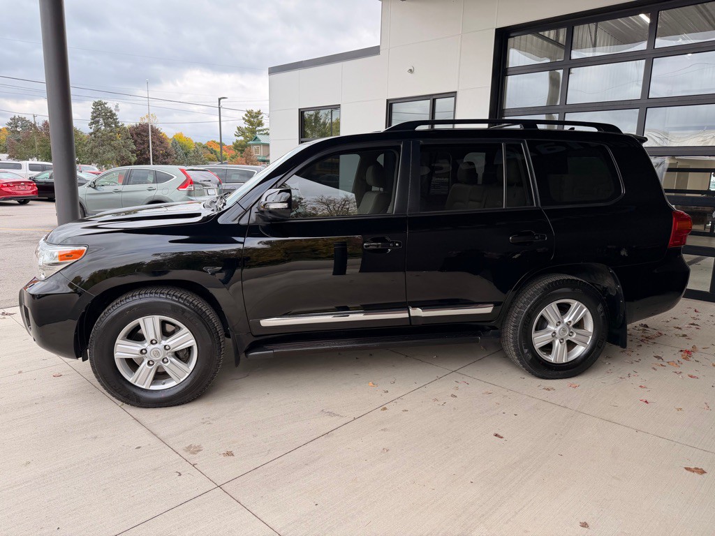 2015 Toyota Land Cruiser Image 4