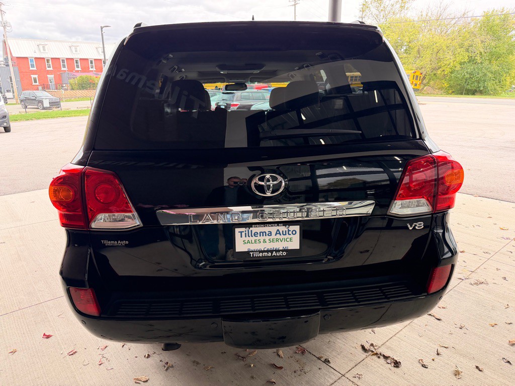2015 Toyota Land Cruiser Image 6