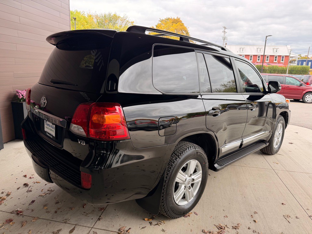 2015 Toyota Land Cruiser Image 7
