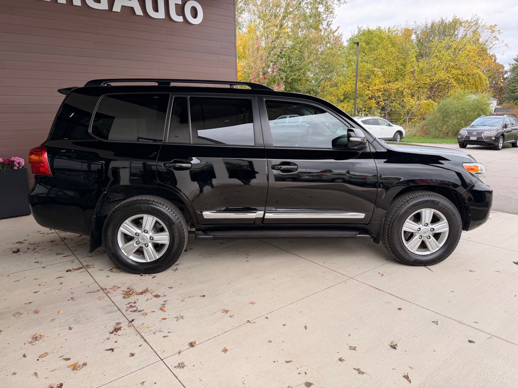 2015 Toyota Land Cruiser Image 8