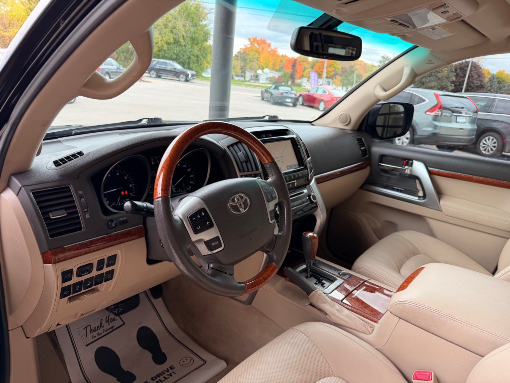 2015 Toyota Land Cruiser Image 9