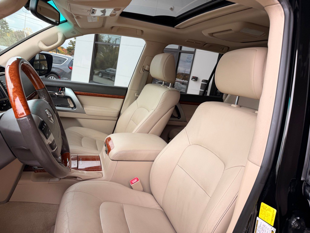 2015 Toyota Land Cruiser Image 10