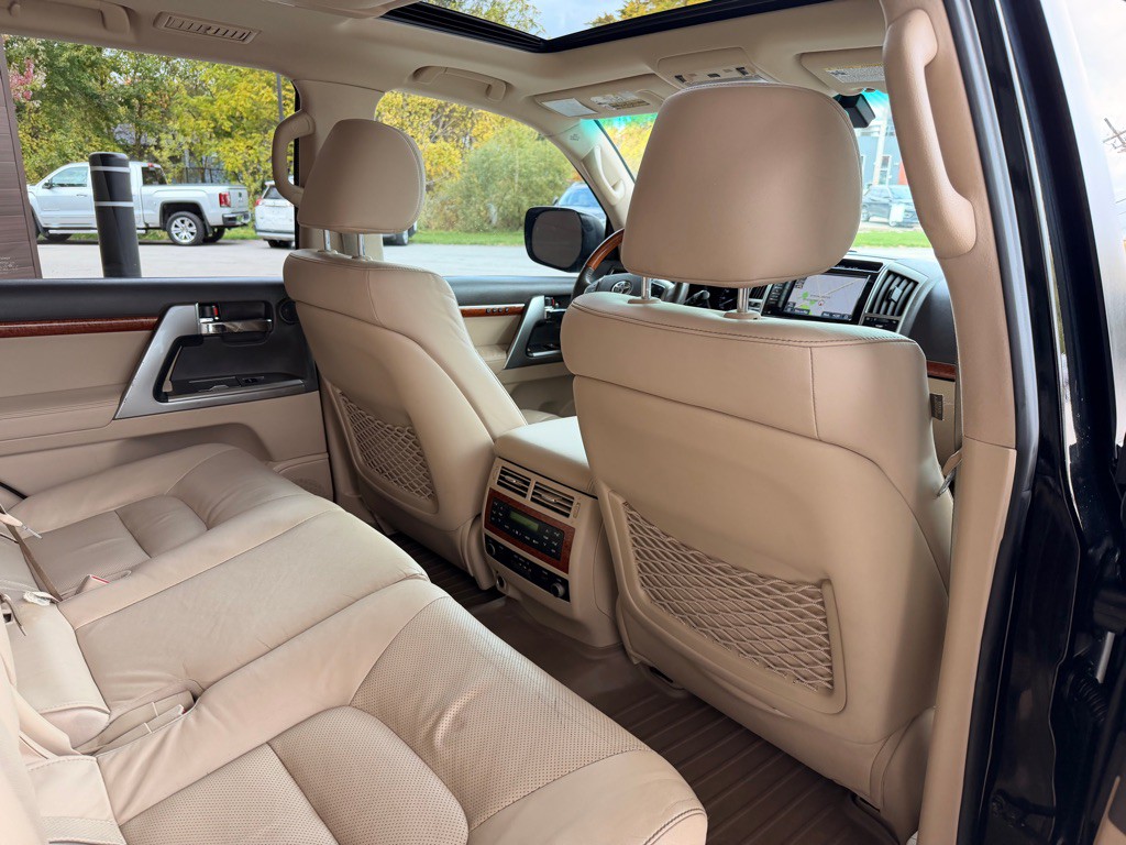 2015 Toyota Land Cruiser Image 15