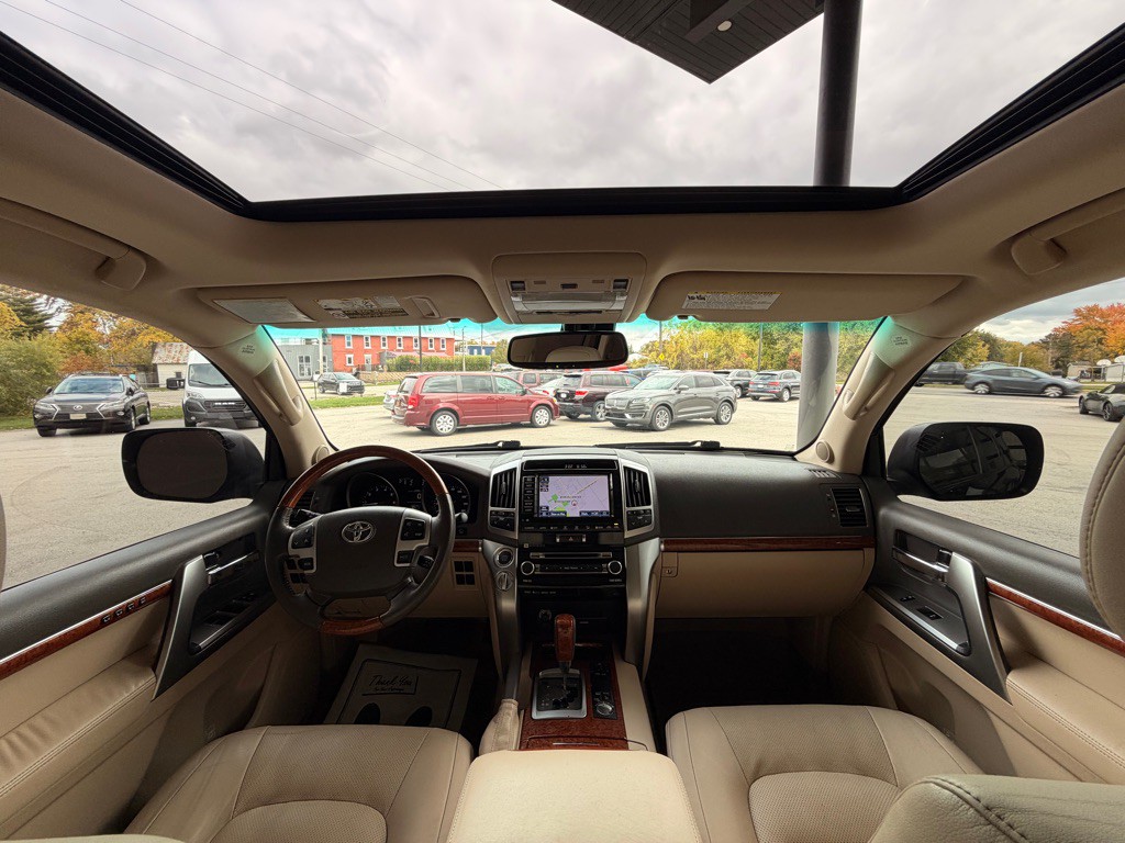 2015 Toyota Land Cruiser Image 20