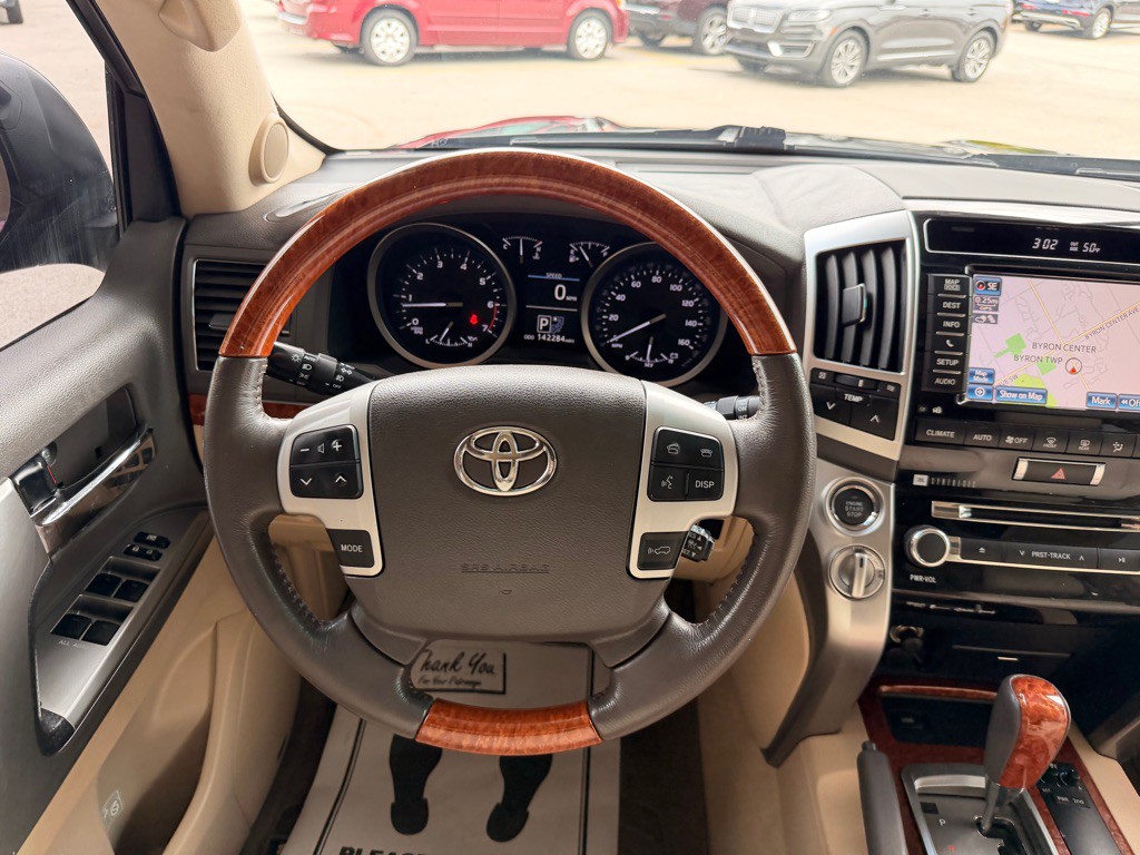 2015 Toyota Land Cruiser Image 21