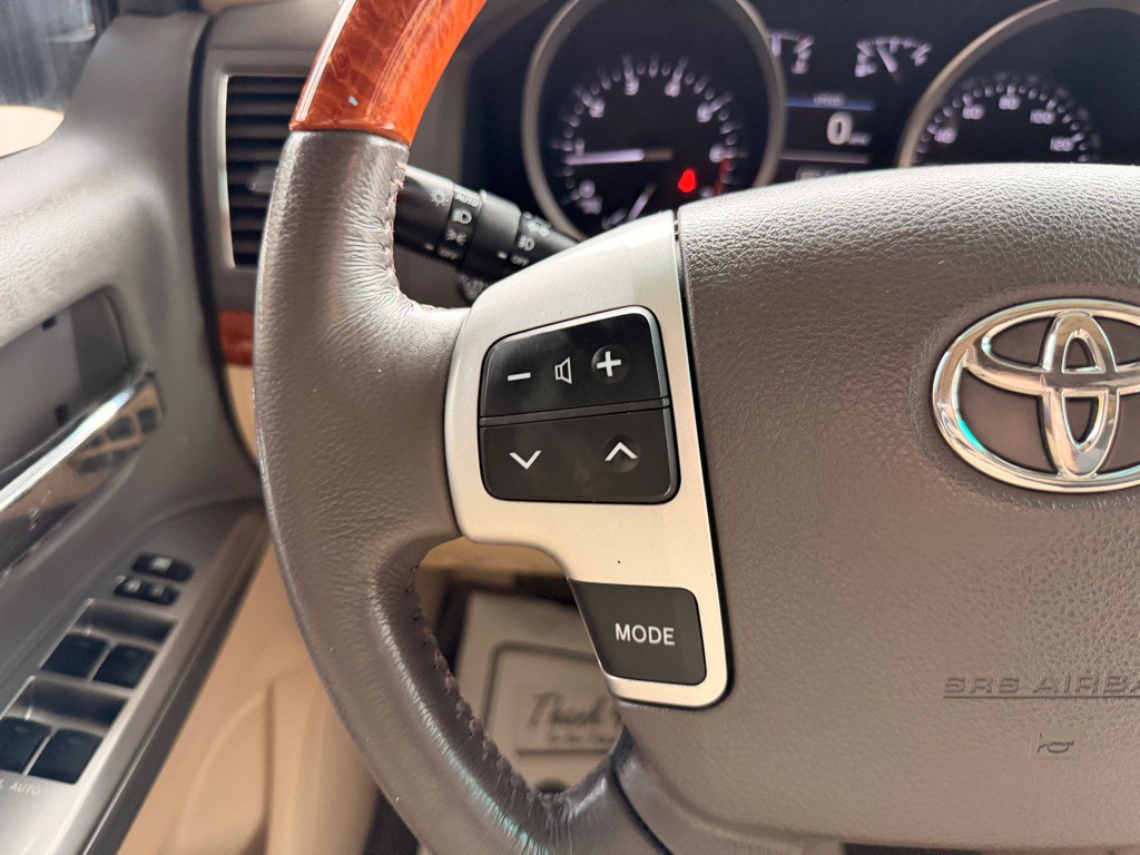 2015 Toyota Land Cruiser Image 22