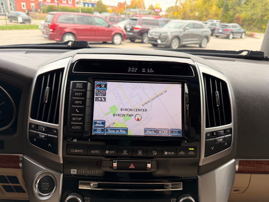 2015 Toyota Land Cruiser Image 26