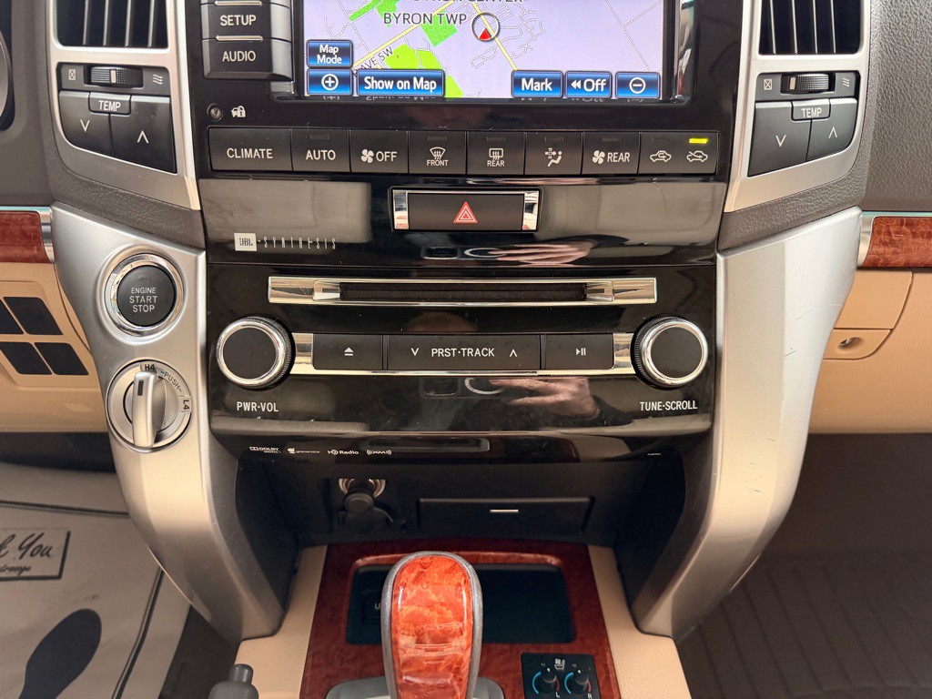 2015 Toyota Land Cruiser Image 27