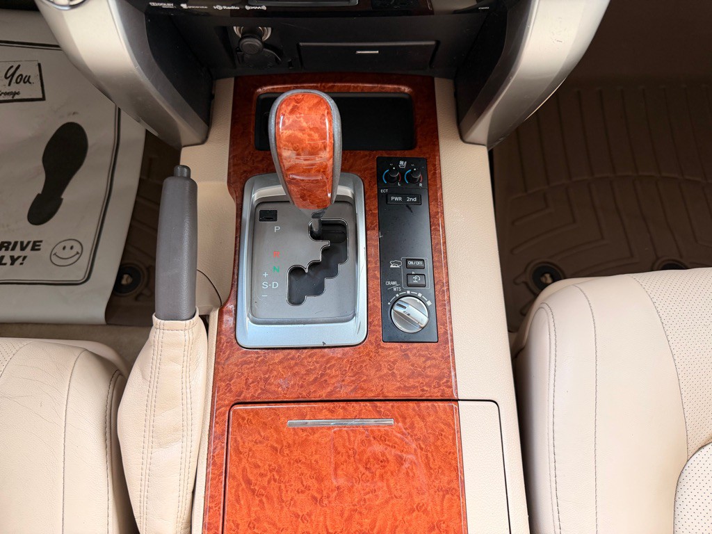 2015 Toyota Land Cruiser Image 28