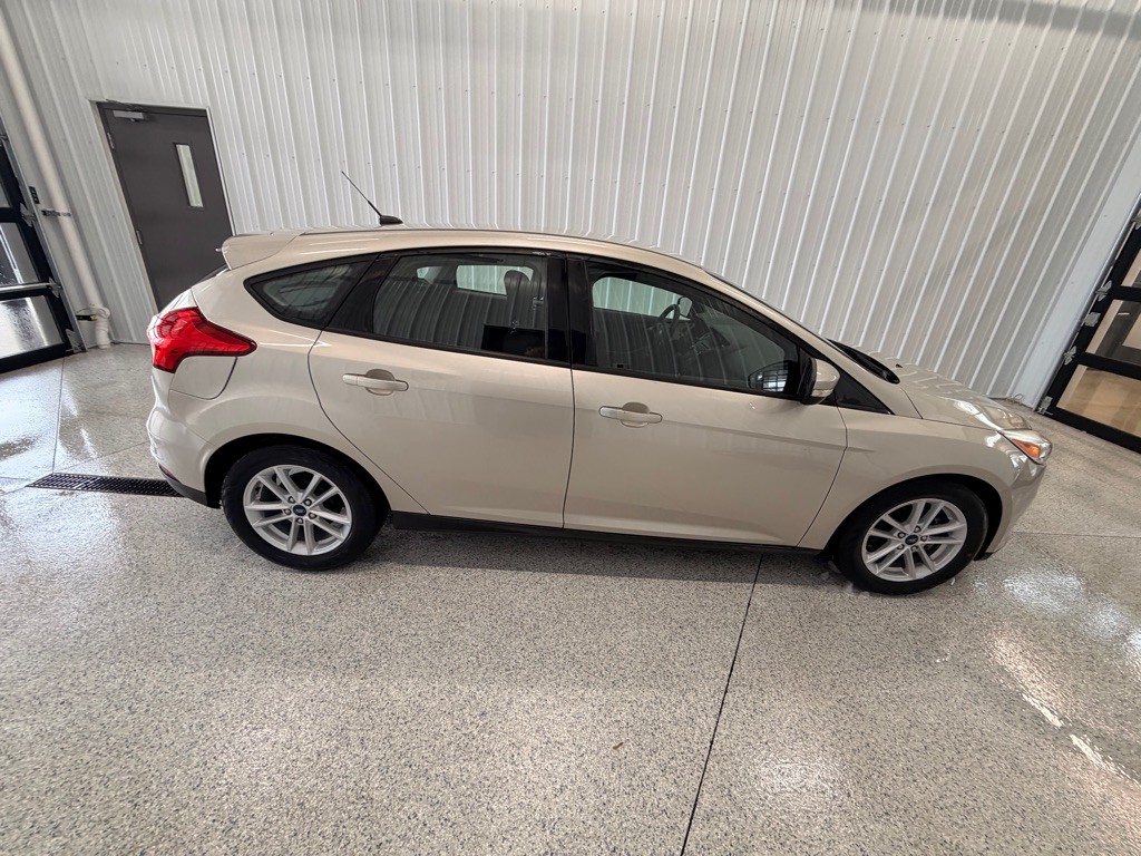 2017 Ford Focus Image 8