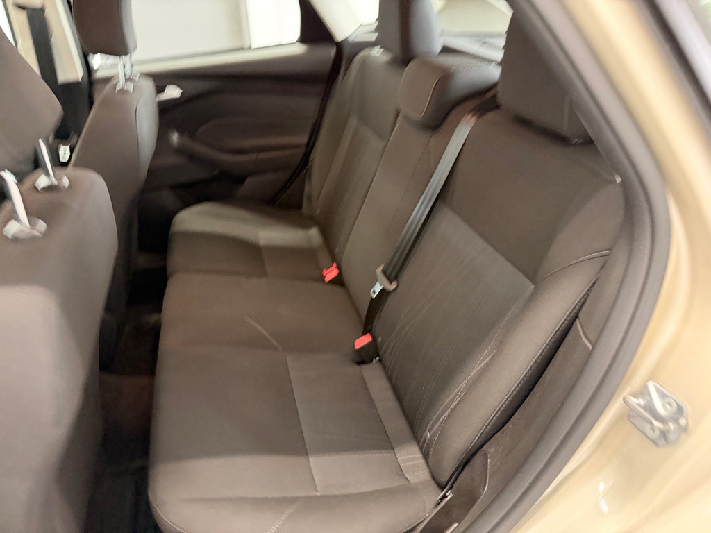 2017 Ford Focus Image 12