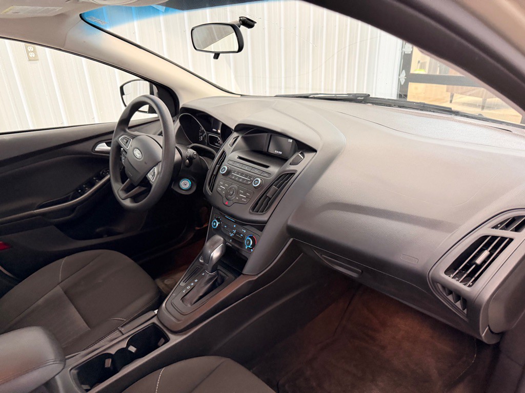 2017 Ford Focus Image 16