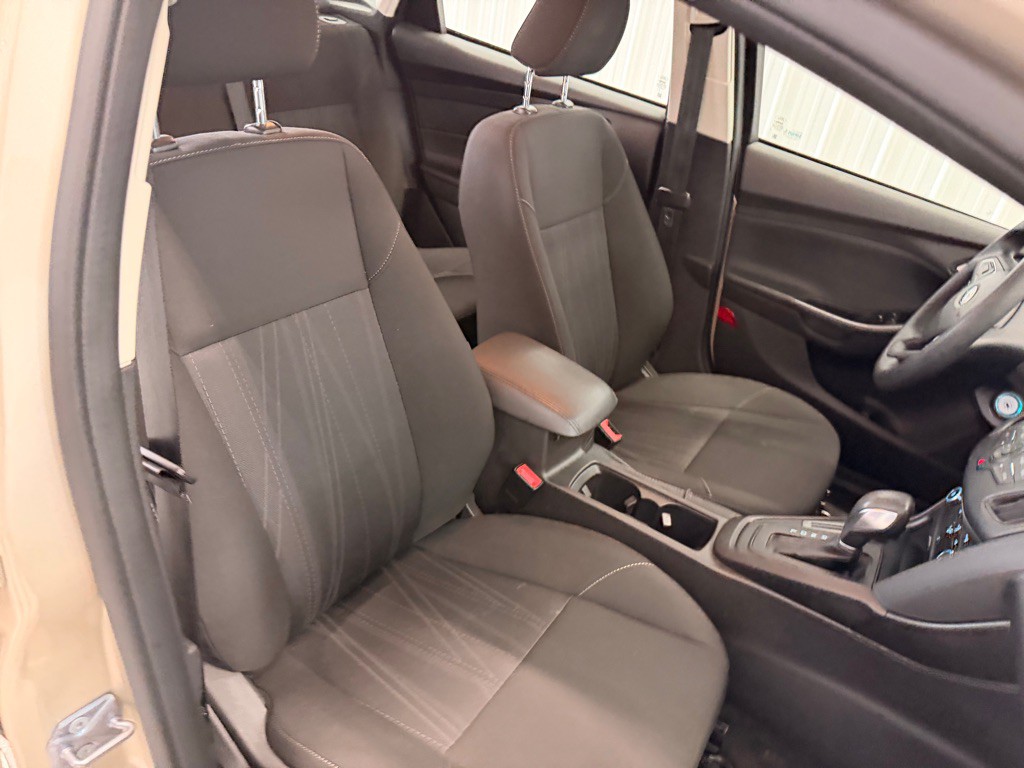 2017 Ford Focus Image 17