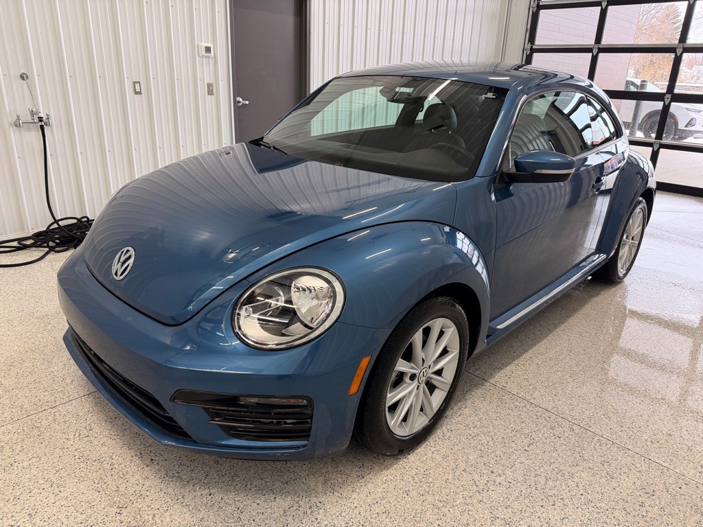 2018 Volkswagen Beetle Image 3