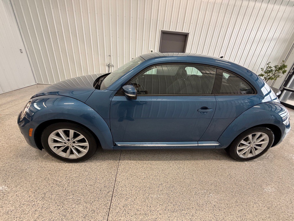 2018 Volkswagen Beetle Image 4