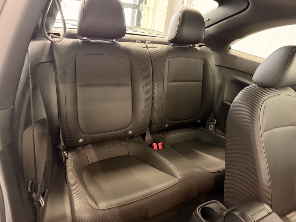 2018 Volkswagen Beetle Image 15