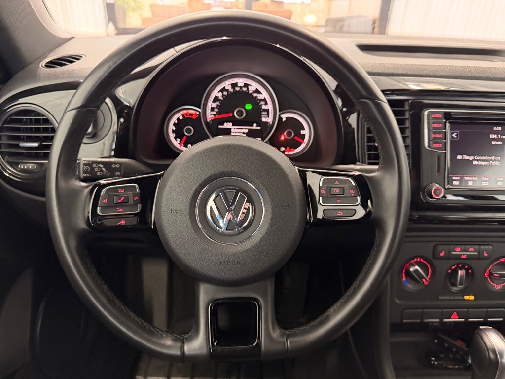 2018 Volkswagen Beetle Image 17