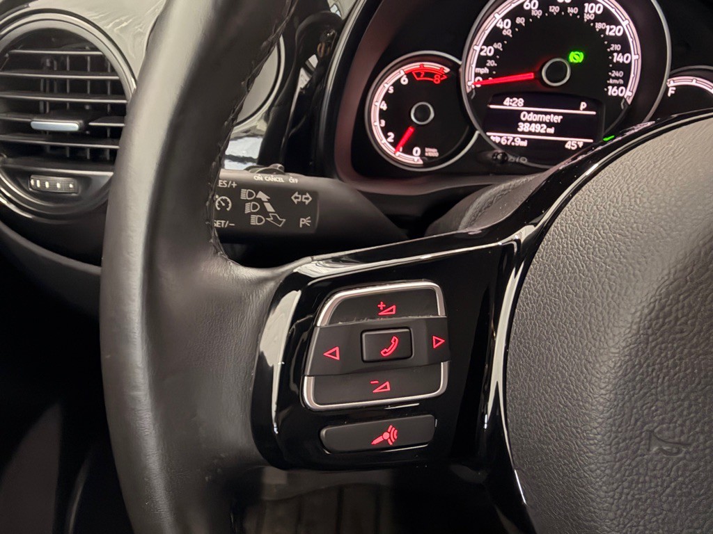 2018 Volkswagen Beetle Image 18