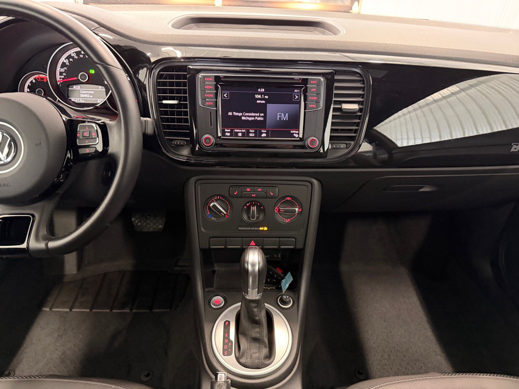 2018 Volkswagen Beetle Image 21