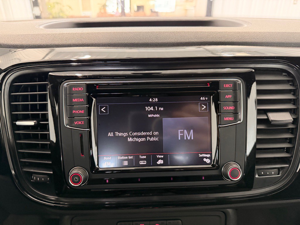 2018 Volkswagen Beetle Image 22