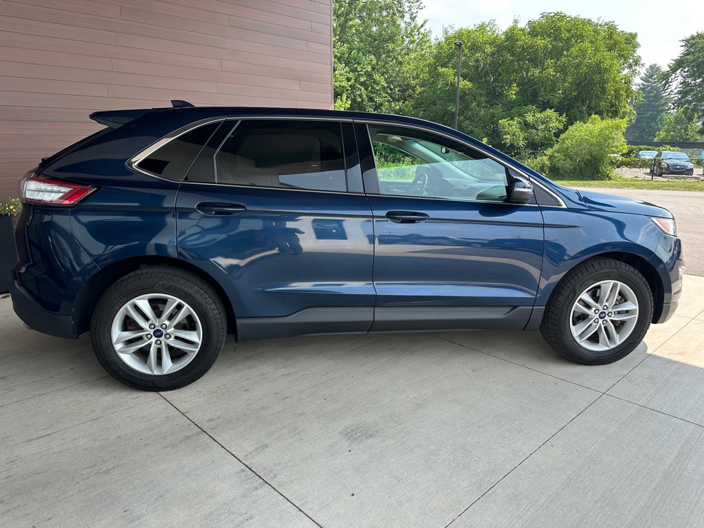 2017 Ford Edge Image 8