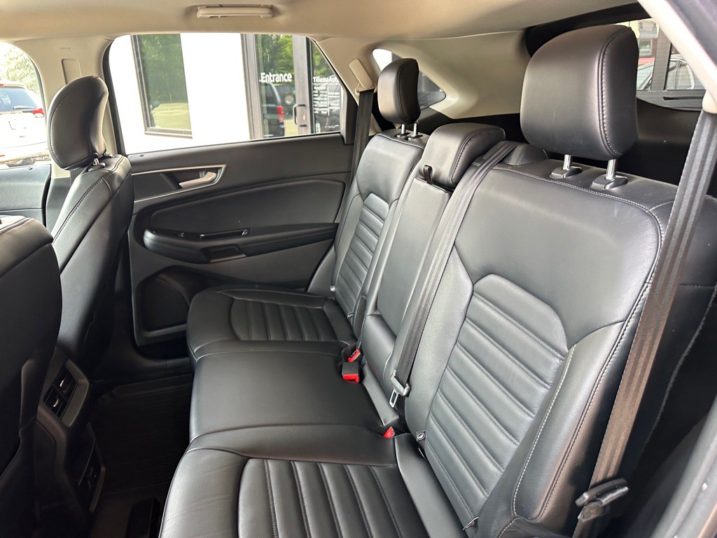 2017 Ford Edge Image 12