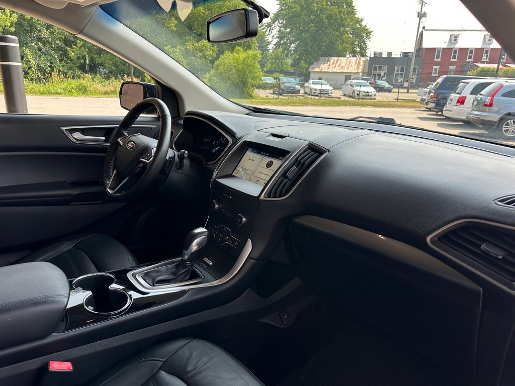 2017 Ford Edge Image 16