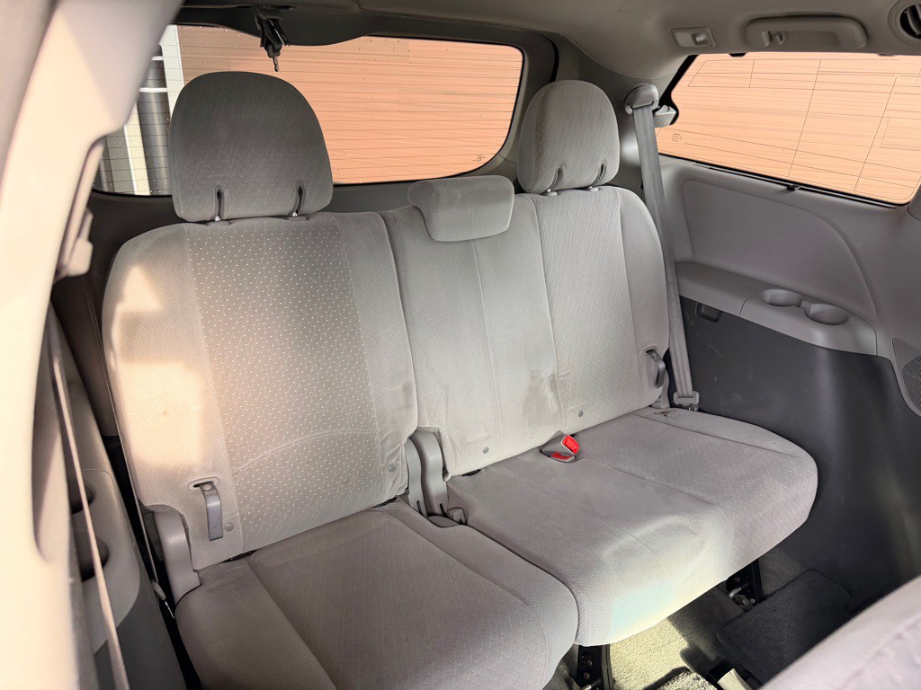 2015 Toyota Sienna Image 18