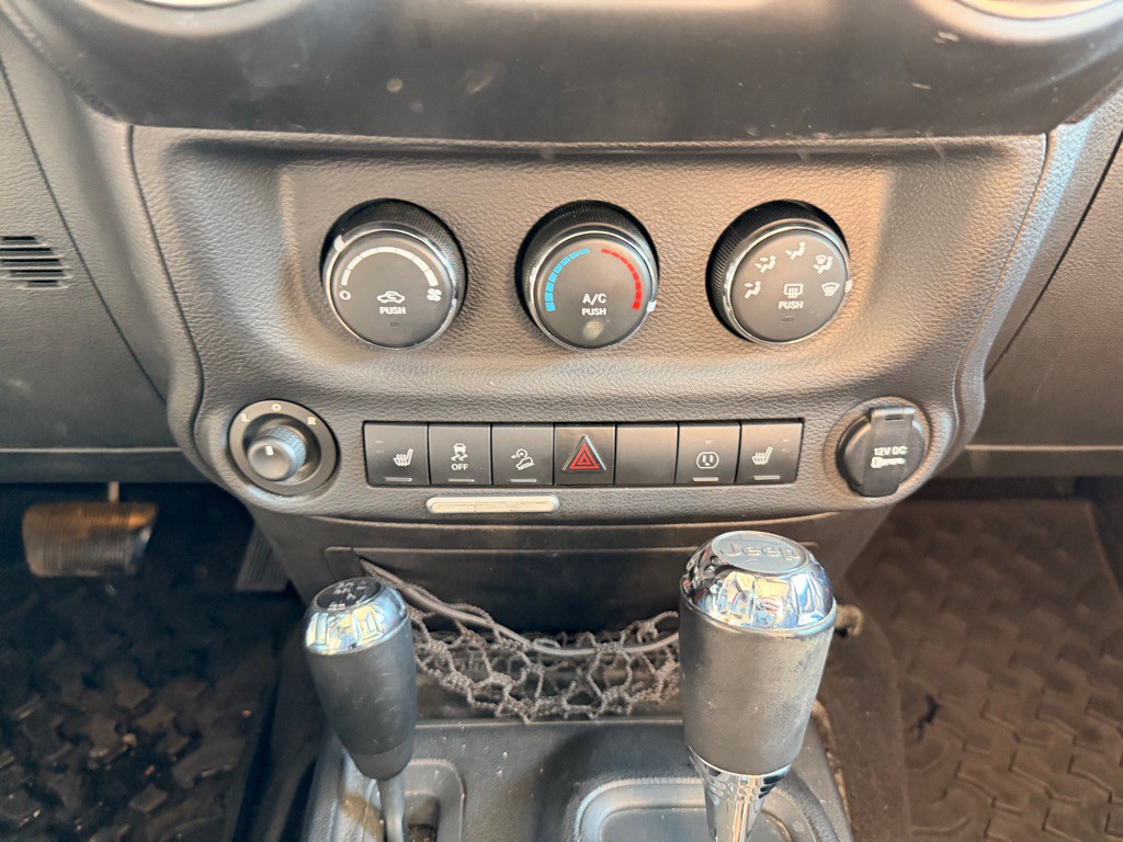 2014 Jeep Wrangler Unlimited Image 25