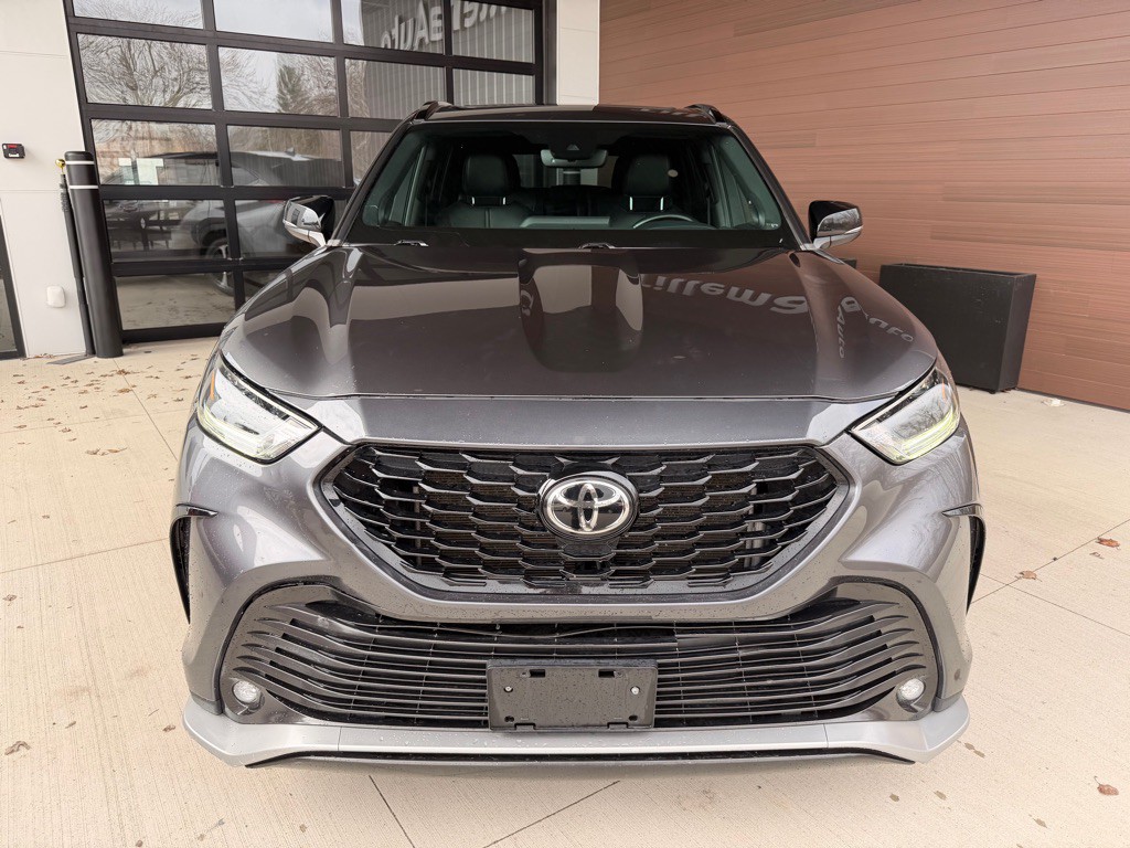 2021 Toyota Highlander Image 2