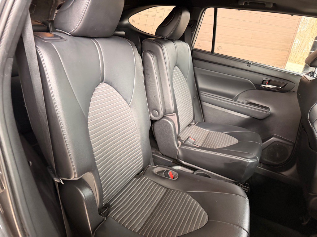 2021 Toyota Highlander Image 16